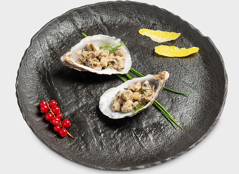 raw fish Tartare di ostriche