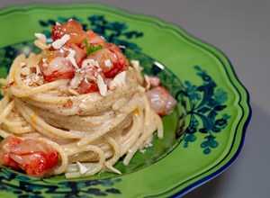 Spaghetti con tartare di gamberi rossi di Mazara